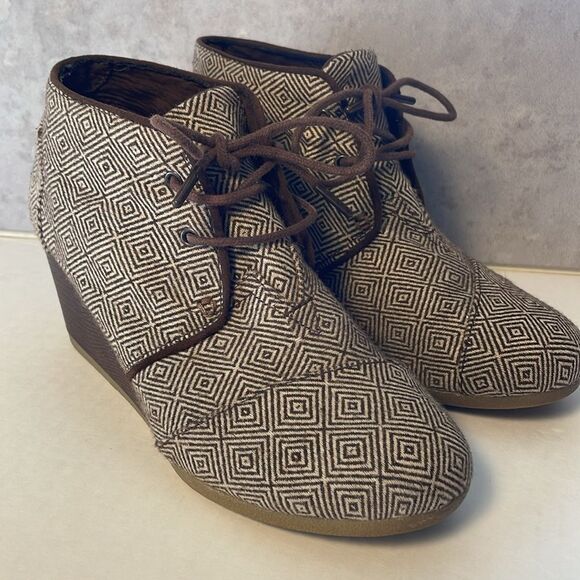 TOMS Desert Wedge Booties in Herringbone brown color lace up shoes women’s 8.5 - Picture 3 of 14